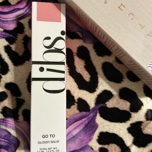 Dibs Go To Glossy effortless pink